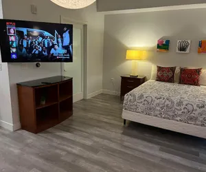 Photo 3 - StaysPro - Hollywood Homes Minutes to Everything