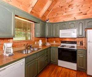 Photo 5 - Creekside 2 Bedroom Cabin by RedAwning