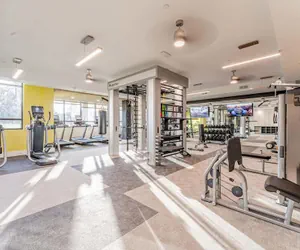 Photo 4 - Quaint King Bed 1BR 5 Min to DT