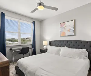 Photo 2 - Modern 1BR King Suite Close to Downtown w Fast Wifi