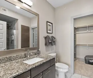 Photo 4 - Modern 1BR King Suite Close to Downtown w Fast Wifi