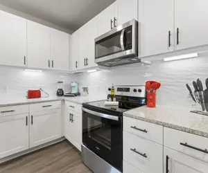 Photo 5 - Top Floor 2BR King Beds Suite 8 Min to Downtown