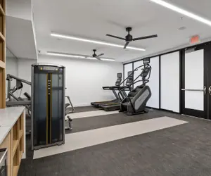 Photo 4 - Top Floor 2BR King Beds Suite 8 Min to Downtown