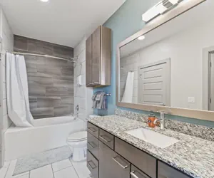 Photo 5 - Grand 1BR King Suite Close to Downtown w Fast Wifi