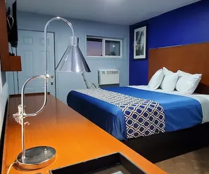 Photo 4 - Golden Inn