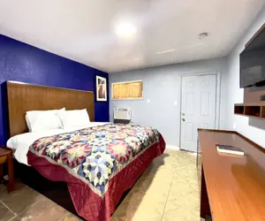 Photo 2 - Golden Inn