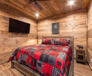 Photo 5 - The Gathering Place 3 Bedroom Cabin by RedAwning