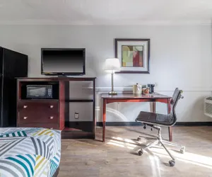 Photo 2 - Studio 6 Suites - Dallas, TX - Downtown