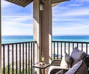 Photo 2 - Siesta Breakers Penthouse on the Beach