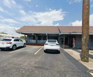 Photo 3 - Valley Motel By Townhouse Corpus Christi Near Airport I 37