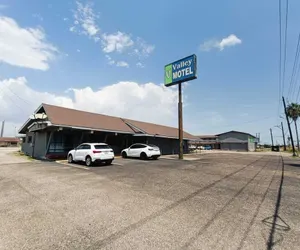 Photo 2 - Valley Motel By Townhouse Corpus Christi Near Airport I 37