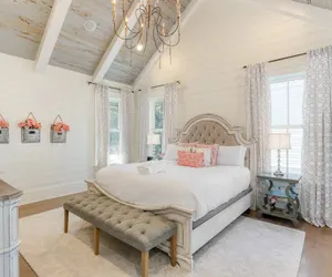 Photo 2 - Azalea Abbey by Avantstay 350ft to Beach! w/ Pool, Outdoor Kitchen & Amazing Views
