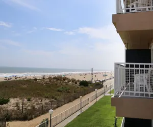 Photo 2 - Dunes Suites Oceanfront