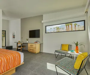 Photo 5 - Twin Palms Resort - A Gay Men's Resort
