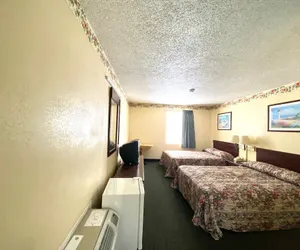 Photo 4 - Economy Inn