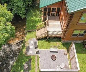 Photo 4 - Brookshore by Avantstay Relaxing Backyard Creek, 10mins From Pigeon Forge