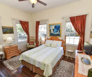 Photo 4 - Artist House Lower in Forsyth Park Neighborhood Hist Savannah