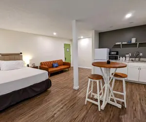 Photo 5 - The Honey Bee Motel