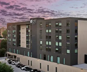 Photo 2 - Aloft Kansas City Country Club Plaza