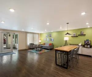 Photo 5 - Woodspring Suites Austin Central