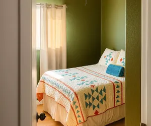 Photo 5 - Private bedroom in Peach Blossom Country House