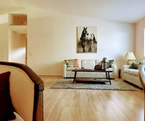 Photo 2 - Private bedroom in Western Horizon Home