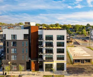 Photo 2 - The Carter by AvantStay – Spacious Stay Near Downtown