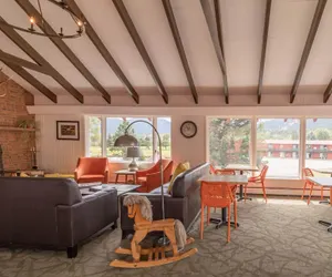 Photo 2 - Discovery Lodge
