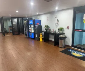 Photo 3 - Days Inn by Wyndham Brooklyn Borough Park