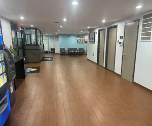 Photo 4 - Days Inn by Wyndham Brooklyn Borough Park