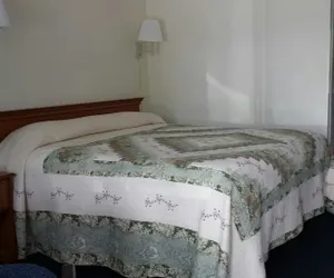 Photo 2 - The Springs Motel