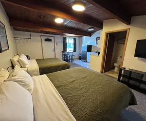 Photo 4 - The Pioneer Motel