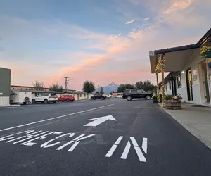Photo 2 - The Pioneer Motel