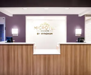 Photo 2 - Microtel by Wyndham Vernal / Naples