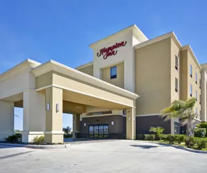 Photo 2 - Hampton Inn Kenedy