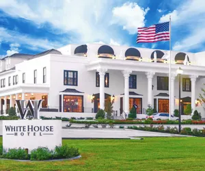 Photo 2 - White House Hotel