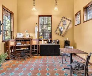 Photo 2 - Northern Queen Inn