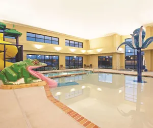 Photo 2 - La Quinta Inn & Suites by Wyndham Billings