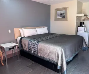 Photo 3 - California Inn & Suites Adelanto US 395