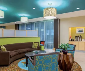 Photo 3 - La Quinta Inn & Suites by Wyndham Little Rock - West