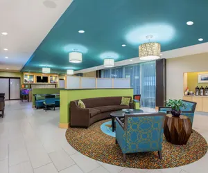 Photo 4 - La Quinta Inn & Suites by Wyndham Little Rock - West