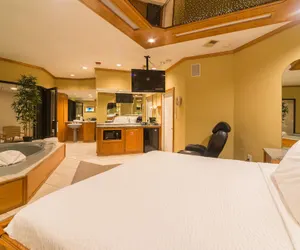 Photo 5 - Sybaris Pool Suites Mequon