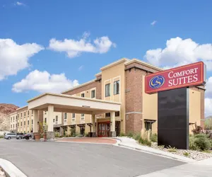 Photo 2 - Comfort Suites Moab near Arches National Park