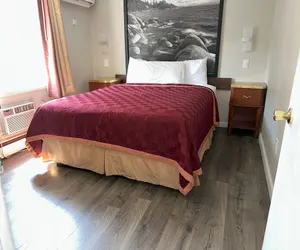 Photo 5 - Alpine Inn and Spa