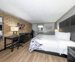 Photo 2 - Red Roof Inn Monroe