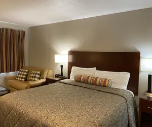 Photo 4 - Travelers Inn Eugene University