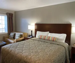 Photo 3 - Travelers Inn Eugene University