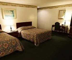 Photo 5 - Travelers Inn