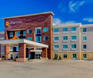 Photo 2 - La Quinta Inn & Suites by Wyndham Northlake Fort Worth