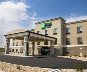 Photo 2 - Holiday Inn Express & Suites Sikeston Southwest, an IHG Hotel